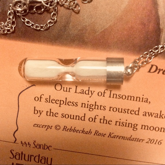 Sands of time running out: hourglass timer charm necklace unisex silver tone - Picture 2 of 5